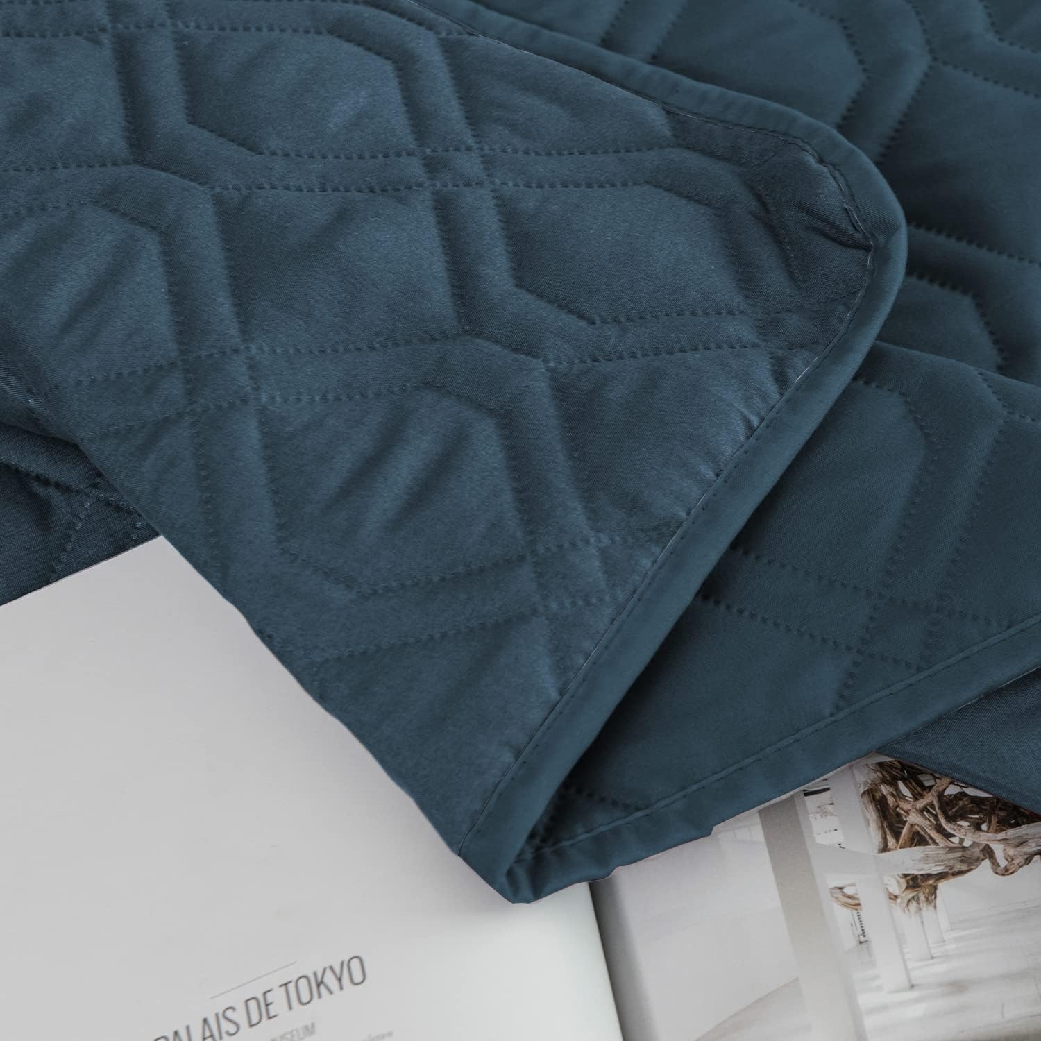 Ameritex Waterproof Blanket Reversible Dog Bed Cover Pet Blanket for Furniture Bed Couch Sofa - Pet Explorer