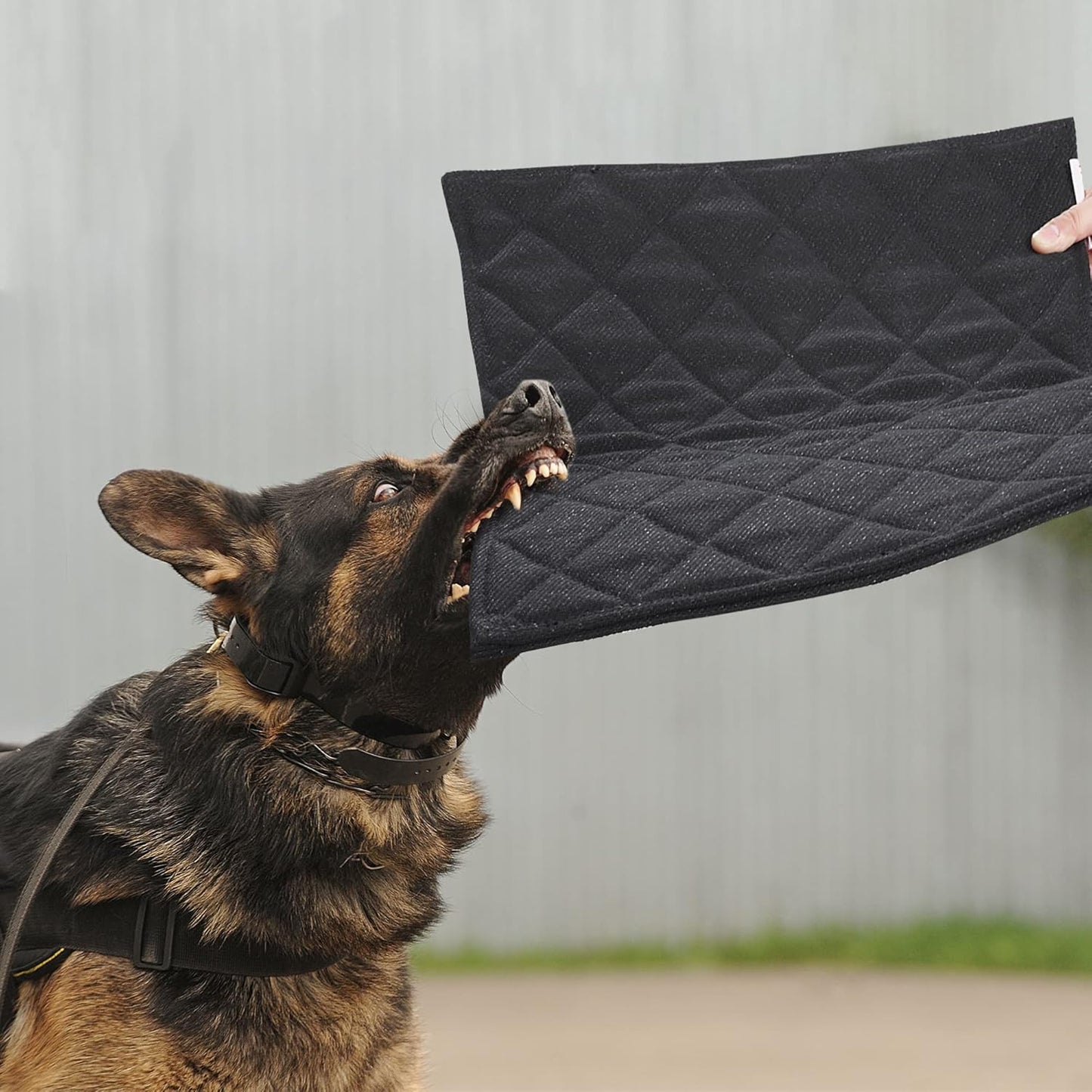 MABOZOO Indestructible Dog Beds - Chew Proof Crate Pad for Aggressive Chewers, Machine Washable Quilted Mat, Durable for Large Dogs, Black Kennel Pad (28x47 in)