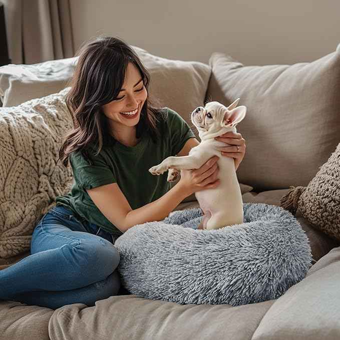 Hoewina Dog & Cat Bed for Indoor Cats, 20in Calming Donut Bed for Puppy and Kitten, Washable Round Fluffy Pet Bed for Small Medium Dogs and Cats (Light Grey)