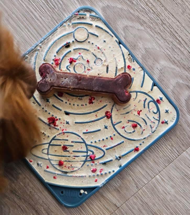 Large Lick Mat for Dogs&Cats (Mars&Coral / 7.9"L x 7.9"W)