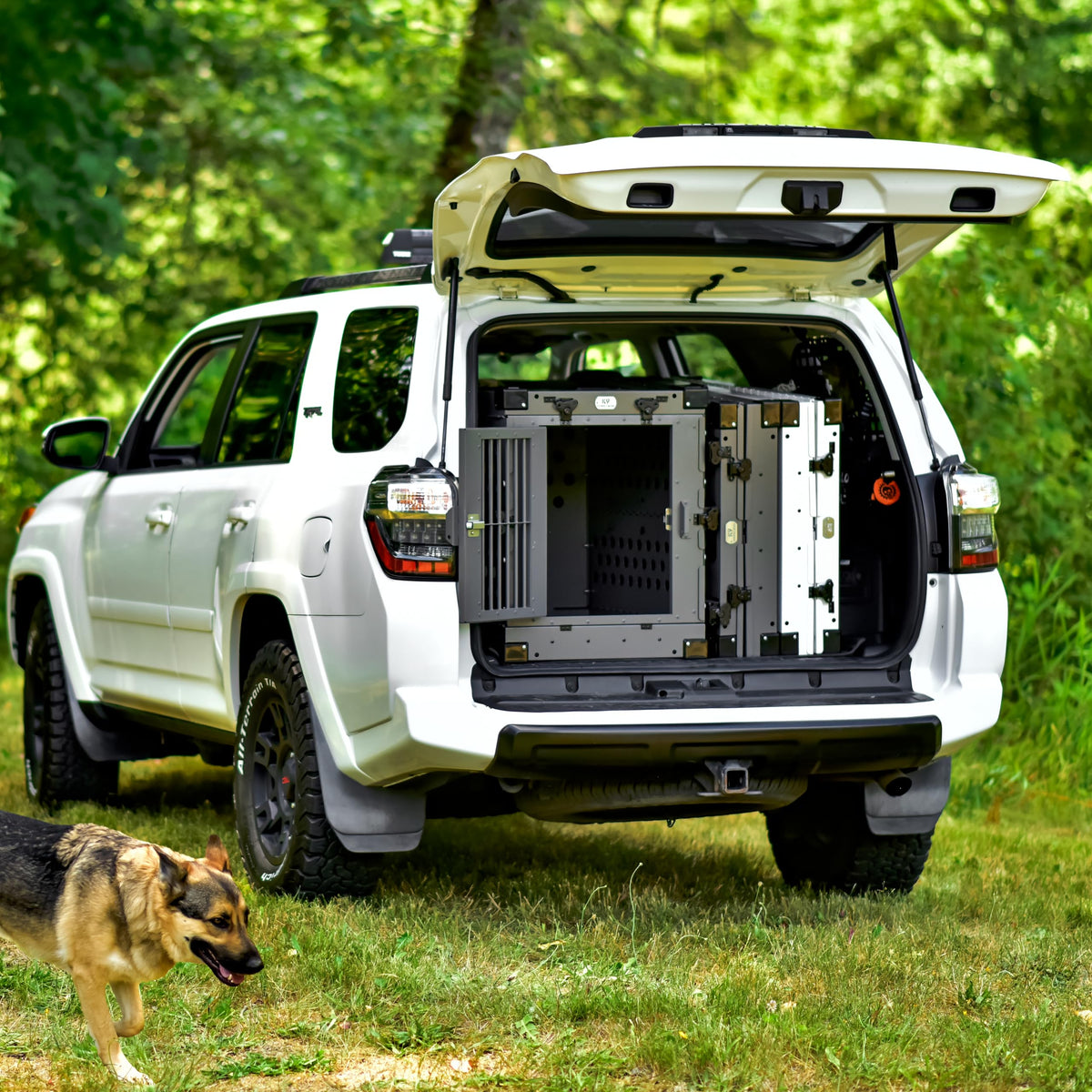 Aluminum Collapsible Dog Crate (White / 34.6"L x 25.2"W x 28.9"H)
