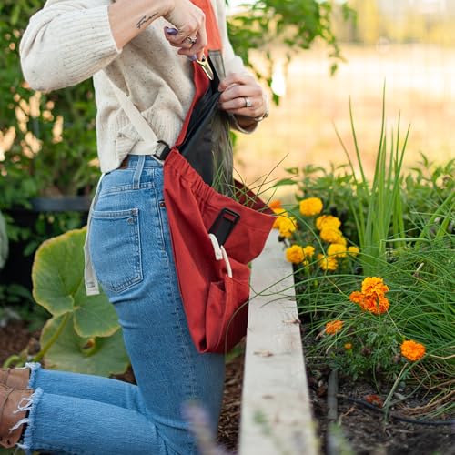 Roo Gardening Apron with Pockets for Women & Men (Roo-full Size / Barnyard Red)