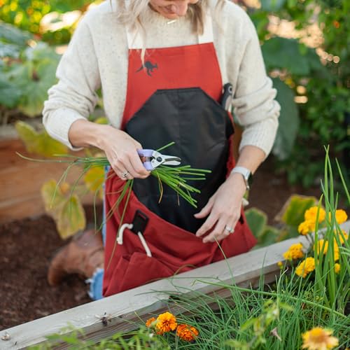 Roo Gardening Apron with Pockets for Women & Men (Roo-full Size / Barnyard Red)