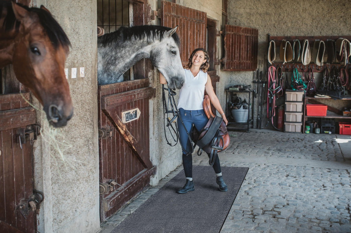 Horse Stall Mat 42in. x 72in. Black Rubber Flooring Mat (Black)